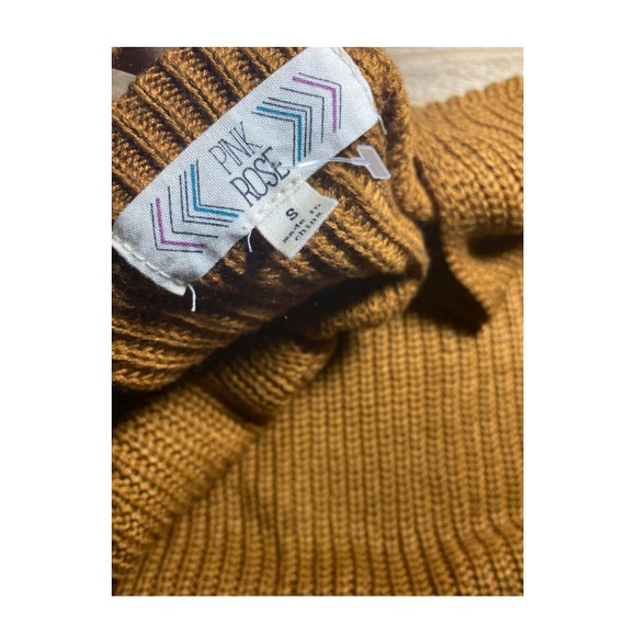 Women’s Long Sleeve V-Neck Cozy Sweater - Picture 5 of 5